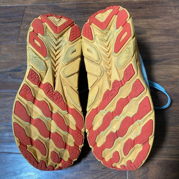 SOLD! Hoka Clifton 8 - Picture 2 of 5